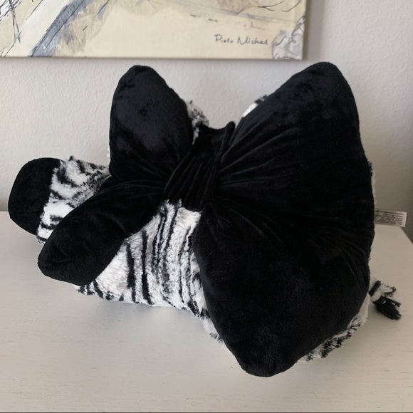 NWOT Zebra Pillow Pet - Picture 9 of 16